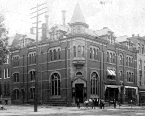 Reynolds Bank Southeast Corner Of The Diamond
